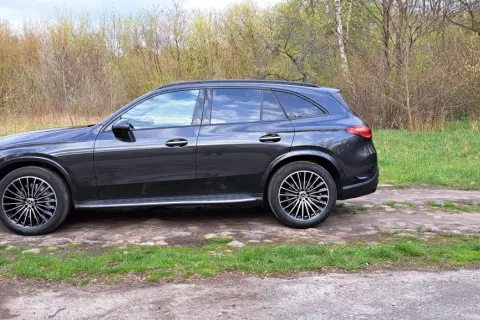 Mercedes GLC 200 4MATIC – wady, zalety, ceny i porównanie z konkurencją