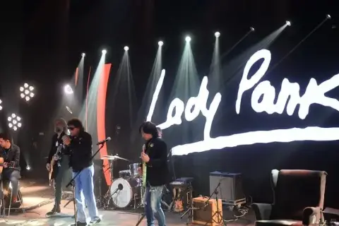 Koncert Lady Pank: Ile trwa i jak zaplanować wieczór?