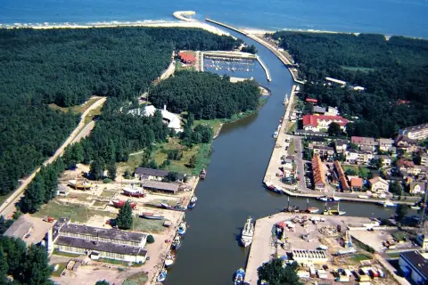 Gdzie leży Łeba? Odkryj jej lokalizację i piękne okolice