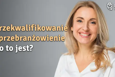 Uśmiechnięta kobieta na tle szarym z tekstem "Przekwalifikowanie i przebranżowienie. Co to jest?".