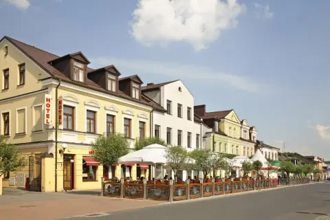 Biała Podlaska: hotel z ogródkiem letnim, idealne miejsce na rodzinny spacer i odkrywanie atrakcji dla dzieci.