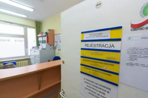 Poradnia reumatologiczna NFZ: Skierowanie, kolejki, wizyta. Jak to zrobić?