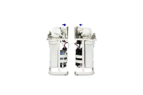Système de filtration d'eau à osmose inverse, montrant les composants pour apprendre comment changer un filtre.