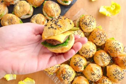 Mini pains burger maison : la recette inratable pour un moelleux parfait