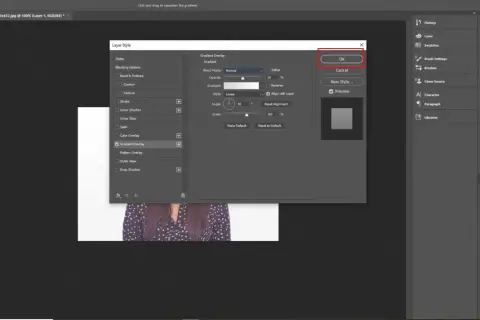 Finestra "Stile livello" con "Sfumatura Photoshop" attiva, impostazioni di sfumatura visibili e pulsante "OK" evidenziato.