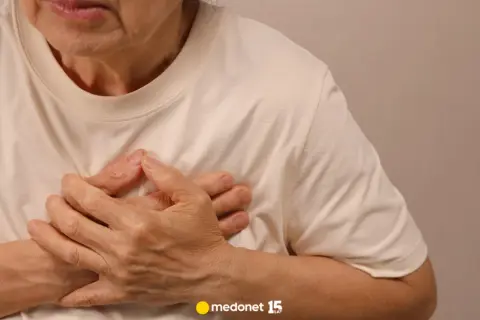 Dekarz: Kto to jest i co robi? Poznaj zawód od podszewki!