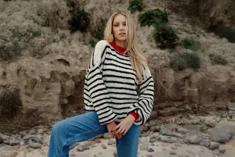 Sweter z jakiego materiału: wybierz najlepszy materiał dla siebie