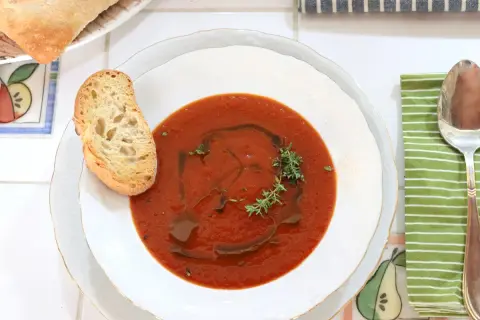 Sopa de tomate perfecta: Receta casera con trucos de experto