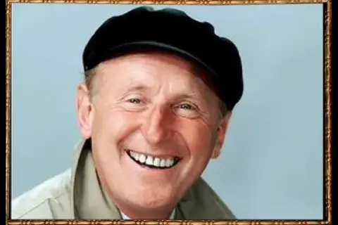 Salade de fruits Bourvil : histoire, paroles & la recette "jolie"