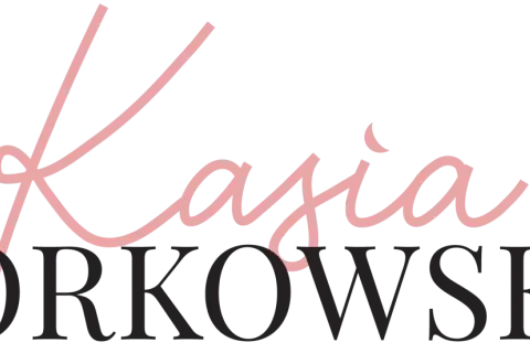 Logo z napisem "Kasia Borkowska". Delikatne, różowe litery "Kasia" w stylu pisanki, pod nimi duże, czarne litery "BORKOWSKA".