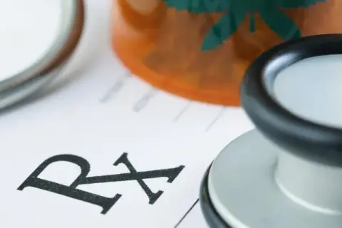 Czy farmaceuta może wystawić receptę na antybiotyk w nagłych sytuacjach?