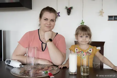 Piasek kinetyczny DIY: 3 proste przepisy na bezpieczną zabawę!