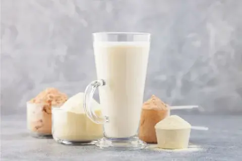 Shake proteinowy przed czy po treningu – co wybrać dla lepszych efektów?
