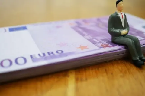 Czy lombard się opłaca? Poznaj ukryte koszty i ryzyka pożyczek