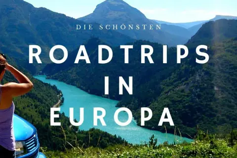 Frau blickt auf malerische Berglandschaft mit türkisfarbenem Fluss. Text: "Die schönsten Roadtrips in Europa".