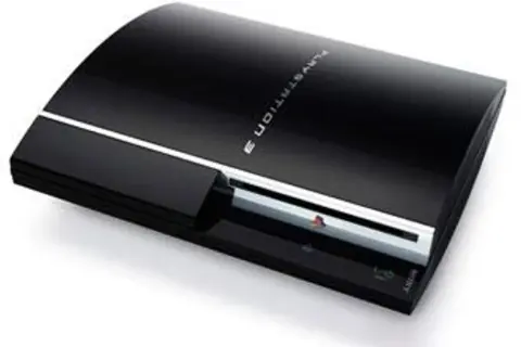 Konsola PlayStation 3 na białym tle.