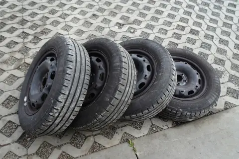 Jakie opony do VW Polo 9N? Poznaj najlepsze opcje i rozmiary