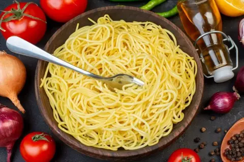 Jak długo gotować makaron spaghetti, aby uniknąć rozgotowania?