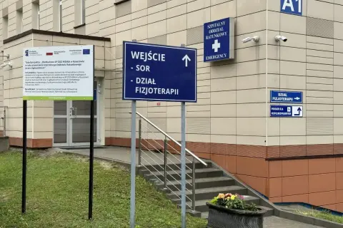 Wejście do SOR i Działu Fizjoterapii w Rzeszowie. Dziś ostry dyżur czeka na pacjentów.