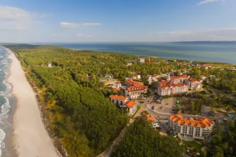 Krynica Morska: Odkryj TOP atrakcje, plaże i pomysły na urlop!