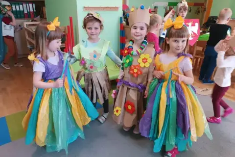 Twórz ekologiczne stroje z recyklingu dla dziewczynki - łatwe pomysły