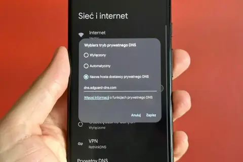 Konfiguracja prywatnego DNS na Androidzie z adblockiem. Ustawienie dns.adguard-dns.com blokuje reklamy.