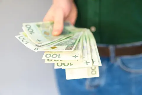 Pożyczka od rodziny: Kiedy PCC 0,5%, a kiedy zwolnienie bez limitu?