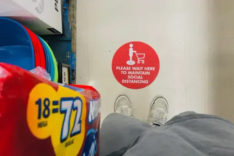 Wzory naklejek DIY: Jak zrobić i wyciąć idealne naklejki?