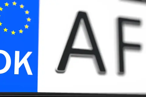 Tablica rejestracyjna DK AF z flagą UE.