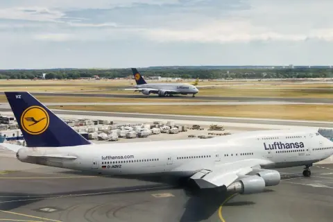Które lotnisko większe: Monachium czy Frankfurt? Zaskakujące fakty!