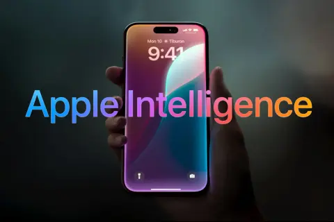 Dłoń trzyma iPhone'a z widocznym napisem "Apple Intelligence". Czy to zapowiedź nowej ery inteligentnych technologii w Polsce?