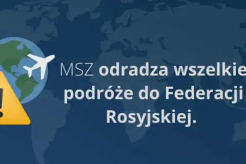 Ostrzeżenie MSZ: wszelkie podróże do Federacji Rosyjskiej są odradzane. Mapa świata z samolotem i znakiem ostrzegawczym.