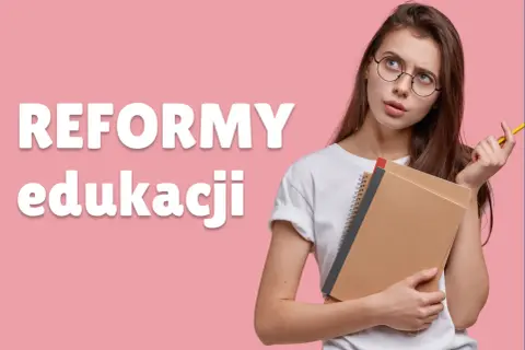 Młoda dziewczyna z zeszytami zastanawia się nad reformami edukacji, kiedy było gimnazjum w Polsce.
