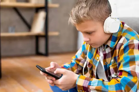 Dziecko uzależnione od telefonu? Skuteczne metody dla rodziców