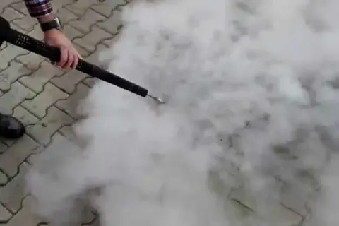 Jak usunąć ślady po oponach? Skuteczne metody i porady na każdą plamę