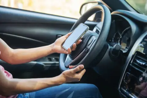 Jak połączyć telefon z samochodem przez Bluetooth Toyota Avensis T27 łatwo i bez problemów