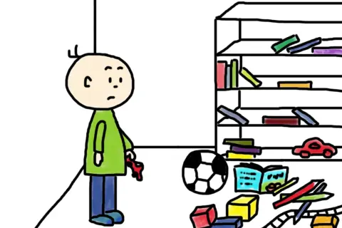 Ein Junge steht vor einem Bücherregal voller Spielzeug. Er hält einen roten Schlüssel in der Hand, der ihm helfen soll, Ordnung im Kinderzimmer zu schaffen.