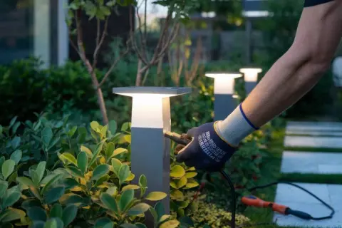 Połączenie szeregowe lamp ogrodowych: instrukcja DIY krok po kroku