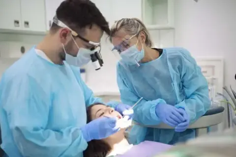 Czy w ciąży można chodzić do dentysty? Bezpieczne porady i zasady