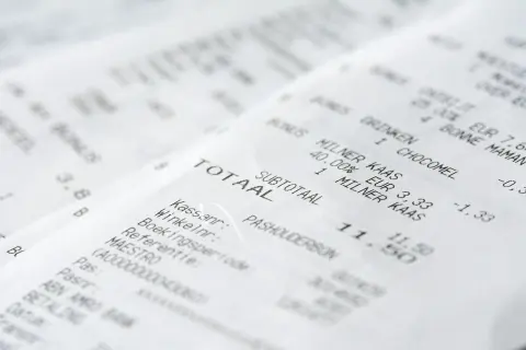 Paragon z zakupami, gdzie numer paragonu jest widoczny. Widoczne pozycje: "TOTAAL", "SUBTOTAAL", "MILNER KAAS", "CHOCOMEL".