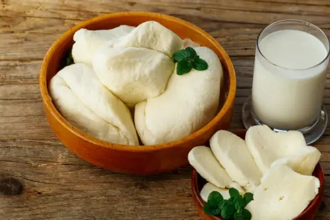 Czym zastąpić ser halloumi? Oto najlepsze alternatywy i porady