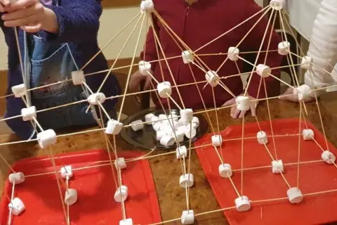 Zajęcia integracyjne: skuteczne metody na budowanie zaufania w klasie
