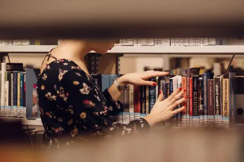 Jak uczyć się historii? Skuteczne metody na zrozumienie i pamięć