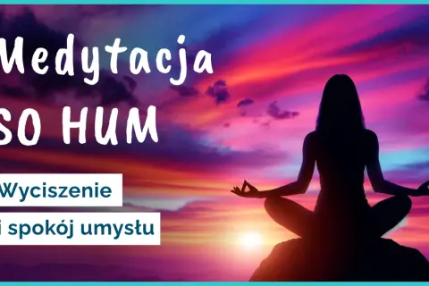 Sylwetka osoby medytującej w pozycji lotosu na tle zachodzącego słońca. Tekst: "Medytacja SO HUM. Wyciszenie i spokój umysłu.