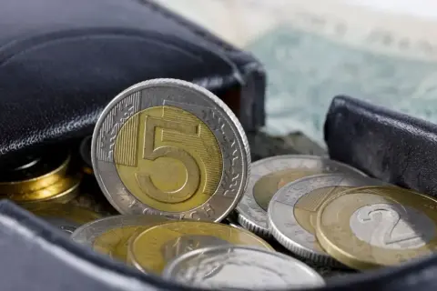 Ile wynosi zasiłek pielęgnacyjny na dziecko? Sprawdź aktualne stawki