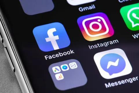Prawda o grach na Facebooku: Ile naprawdę kosztują i czy są darmowe?