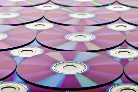 Czy płyty CD to elektrośmieci? Odkryj, co z nimi zrobić, by nie szkodzić środowisku