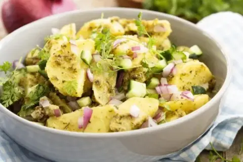 Maîtriser la salade de pomme de terre froide : les secrets du chef
