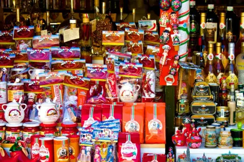 Zastanawiasz się, co przywieźć z Budapesztu? Papryka, gulasz, słodkości i piękne pamiątki czekają!