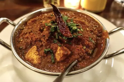 Phall Curry: Najostrzejsze curry świata? Poznaj piekielne sekrety!